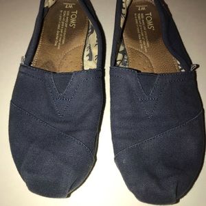 TOMS Shoes women’s size 7